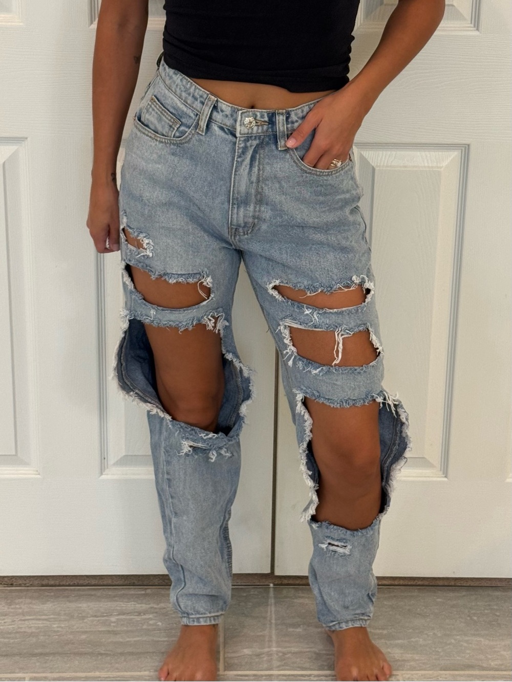 PrettyLittleThing Open Thigh Distressed Light Wash Mom Jean